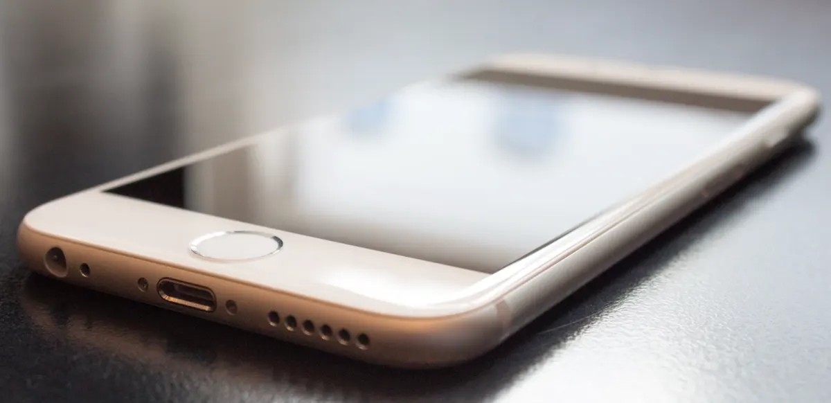 ¿Por qué deberías actualizar a iOS 15.4 lo antes posible?