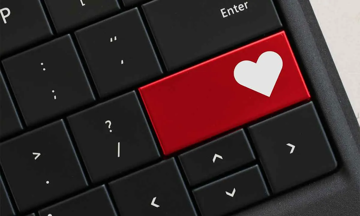 Doxing: los riesgos de ligar a través de la red